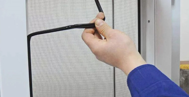 Замена уплотнителя на пластиковых окнах в Воронеже